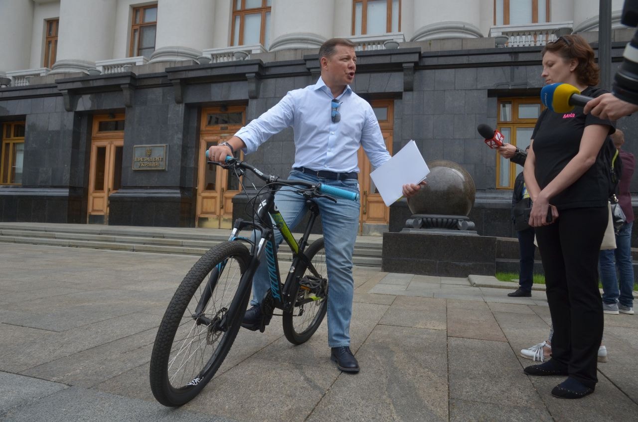 Подивіться, щоб не вкрали: Ляшко на велосипеді &quot;підірвав&quot; мережу