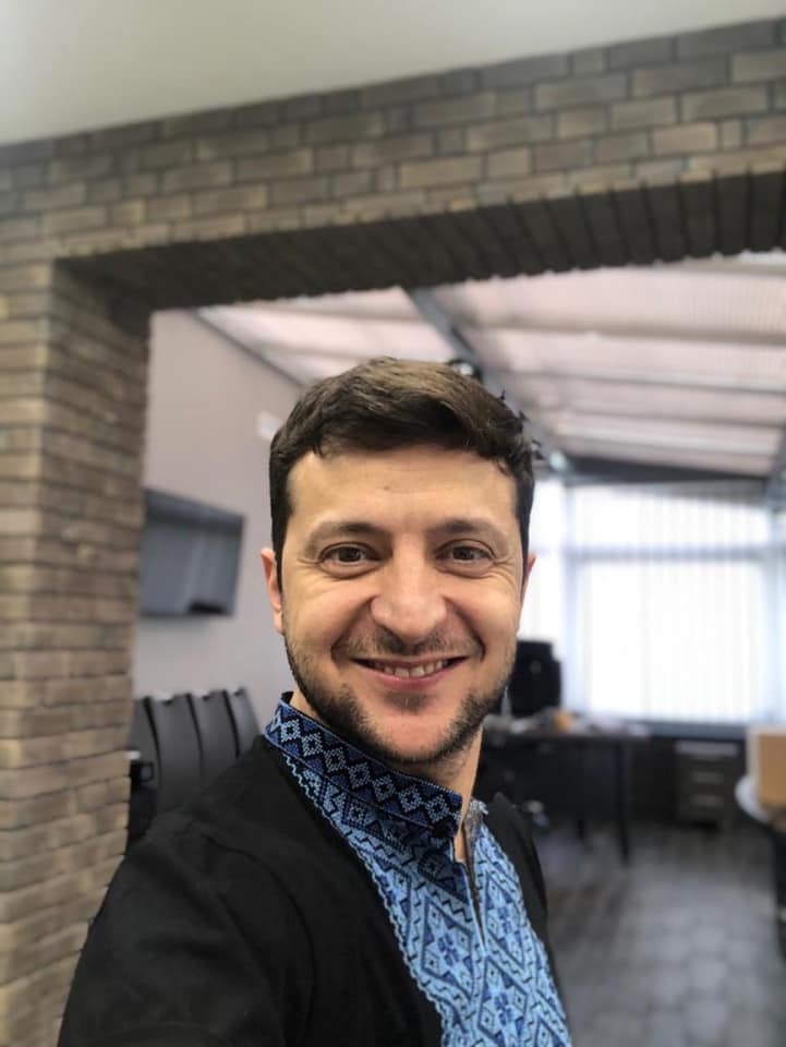 Погана прикмета: в мережі висловилися про привітання Зеленського з Днем вишиванки