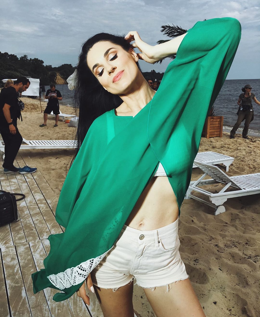 Ультра короткие шорты и стальной пресс: Маша Ефросинина впечатлила смелым образом