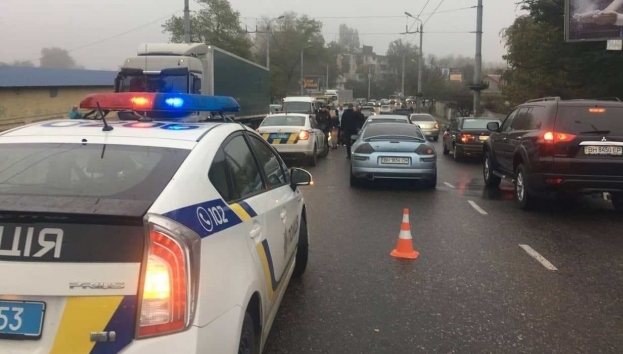 В Одесі зіткнулися шість автомобілів, є постраждалі