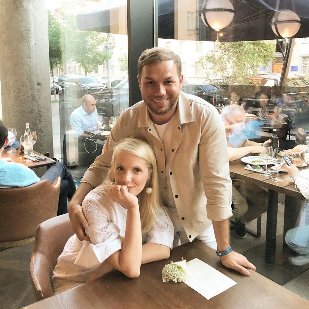 Екс-дружина Андре Тана розповіла, як дизайнер забезпечує доньку: було страшно