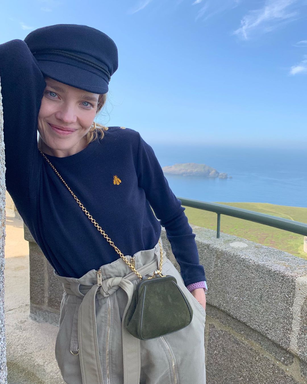 Словно пчелка: неугомонная Наталья Водянова покоряет сеть новым стильным нарядом