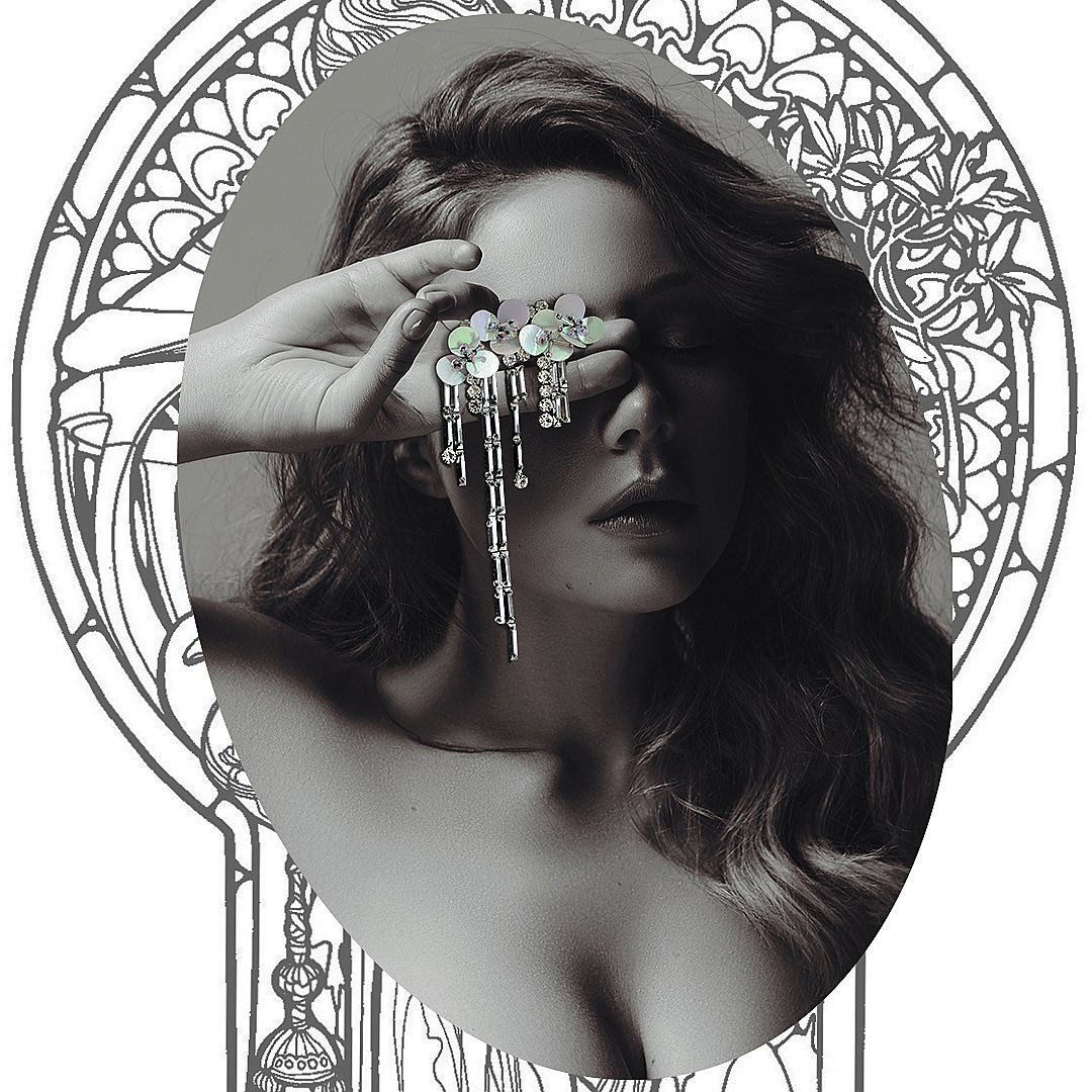 "Решила свести с ума?" Тина Кароль обольстила внушительным декольте