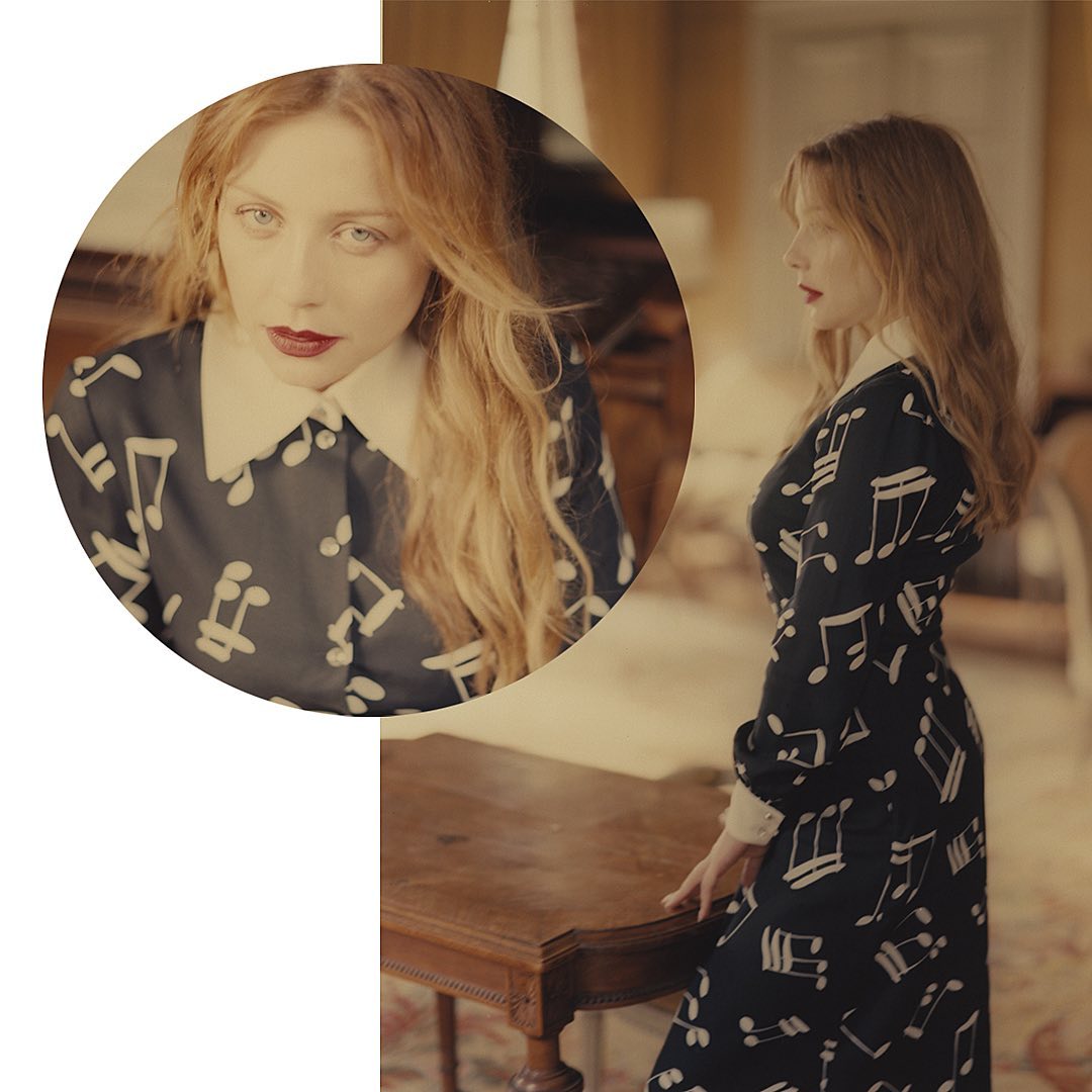 Идеальная учительница! Тина Кароль взбудоражила сеть утонченным фото