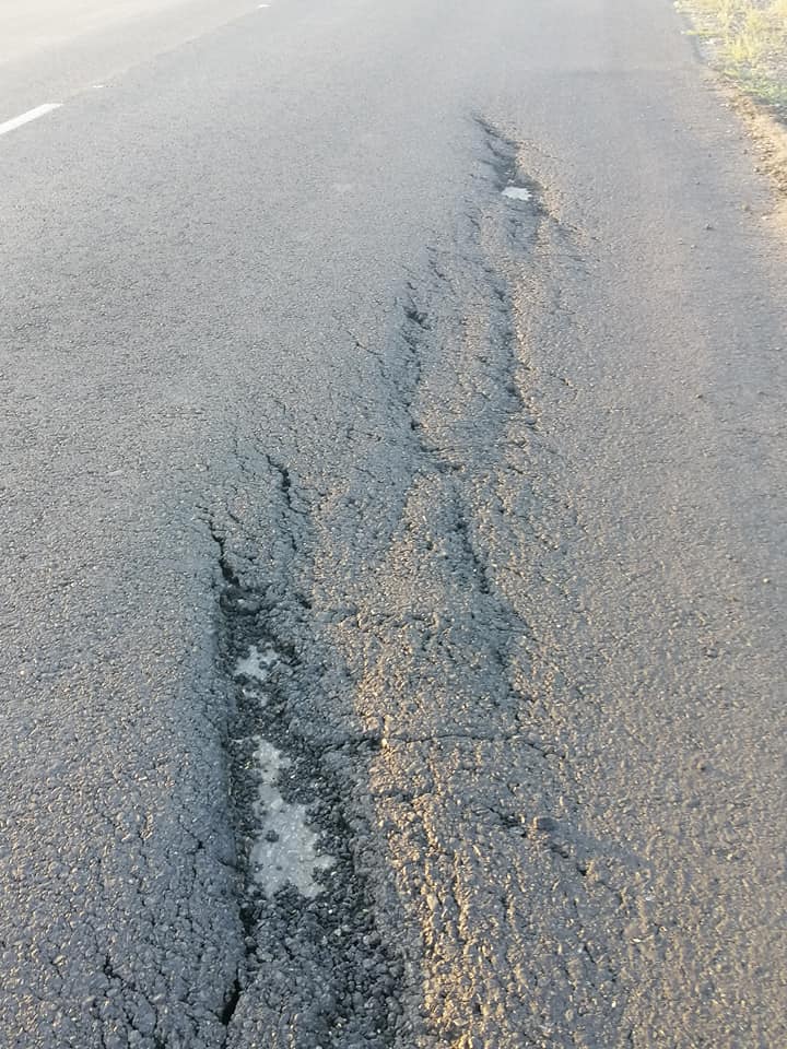 Під бердянськом "посипалась" нова траса: не простояла і місяць (фото)