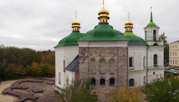 У центрі Києва під церквою виявили поселення, якому три тисячі років (фото)