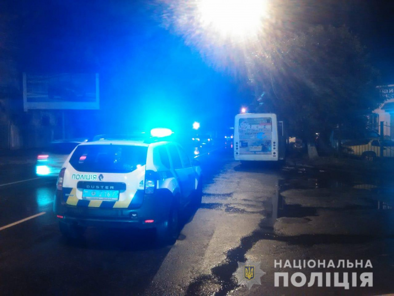 В Одессе маршрутка врезалась в электроопору, пострадало 9 человек