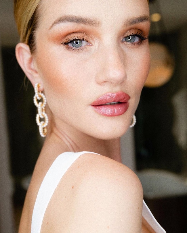 Ты – мой мир! Роузи Хантингтон-Уайтли порадовала редким фото с 2-летним сыном