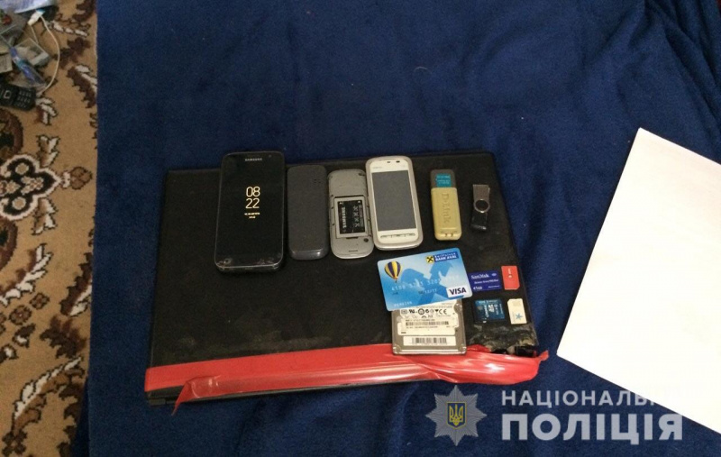 В Днепре задержали воров, которые сняли с банковских карт более 400 тыс. гривен