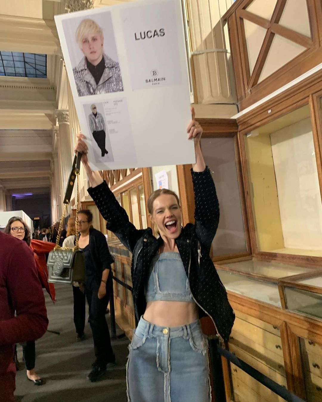 Летняя и легкая: Наталья Водянова восхитила безупречной фигурой в дерзком мини