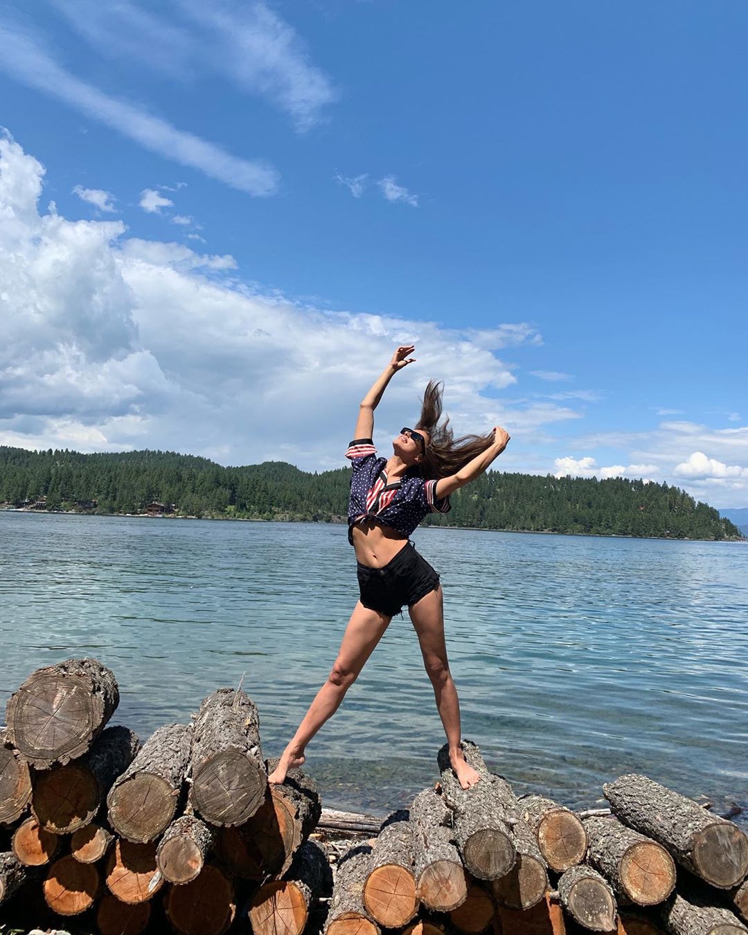 Абсолютно незалежна: розкішна Ірина Шейк демонструє щастя і бездоганну фігуру