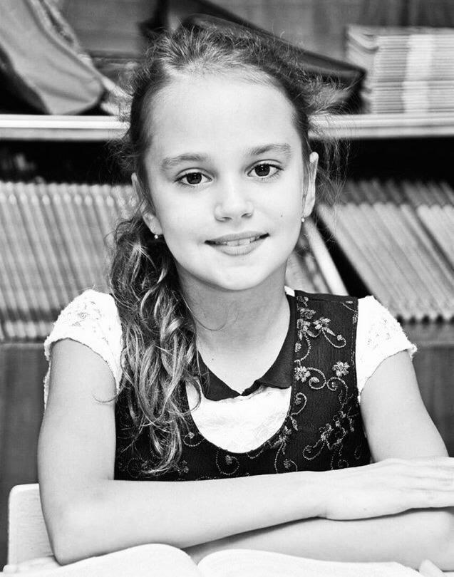 Під нелюдський крик мами: в Іванівці попрощалися з Дашею Лук'яненко (відео)