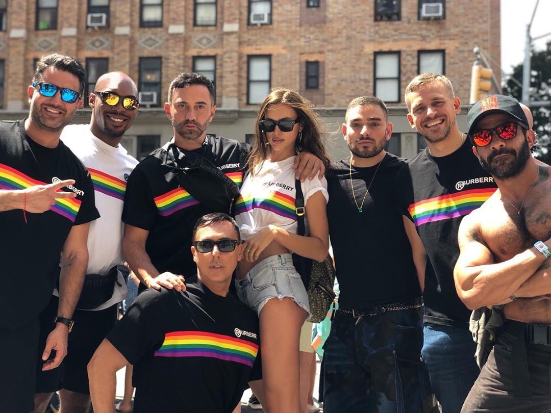 Страдать за Брэдли некогда: постройневшая Ирина Шейк зажигает в Нью-Йорке со знаменитым дизайнером