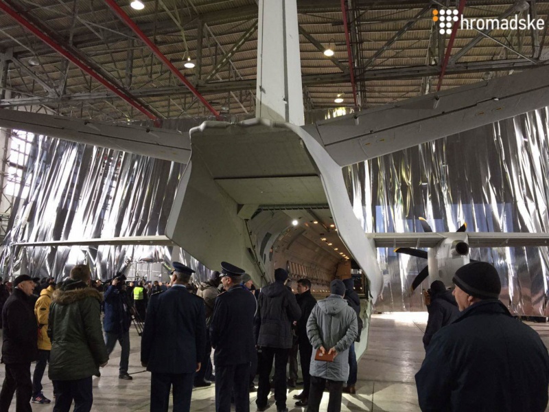 в Киеве представили новый грузовой самолет 5