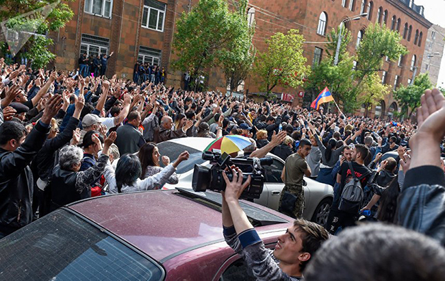 Ситуация в Армении: Пашинян собирает оппозицию на митинг в Ванадзоре