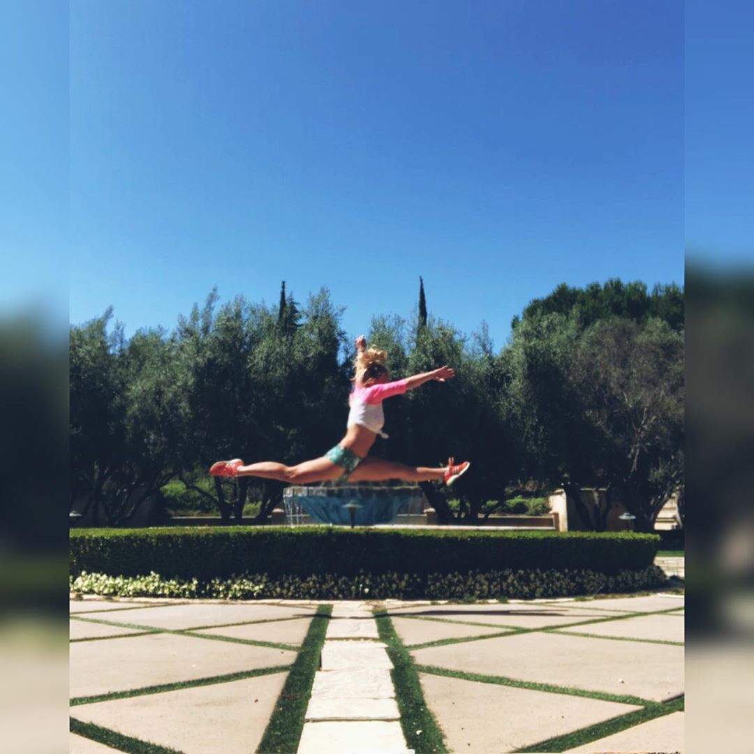 Що за літо! Брітні Спірс демонструє палкі почуття до коханого і бездоганне тіло