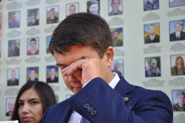 Разумков розплакався після спілкування з матерями загиблих на Донбасі (фото)