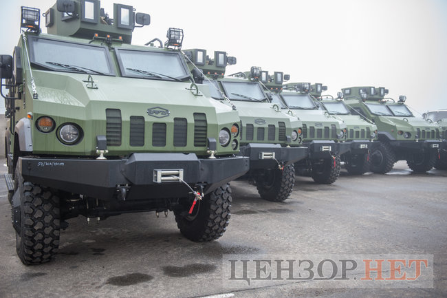 НГУ та Міноборони достроково отримали партію бронемашин &quot;Варта&quot;, які відправлять в зону АТО
