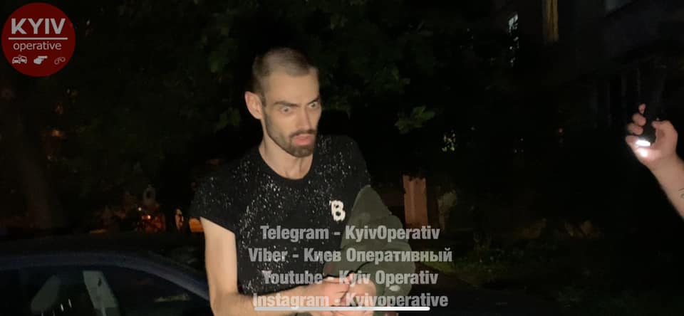 &quot;Психіатр&quot; з ножем полював за киянкою з дитиною: у мережі паніка (відео)