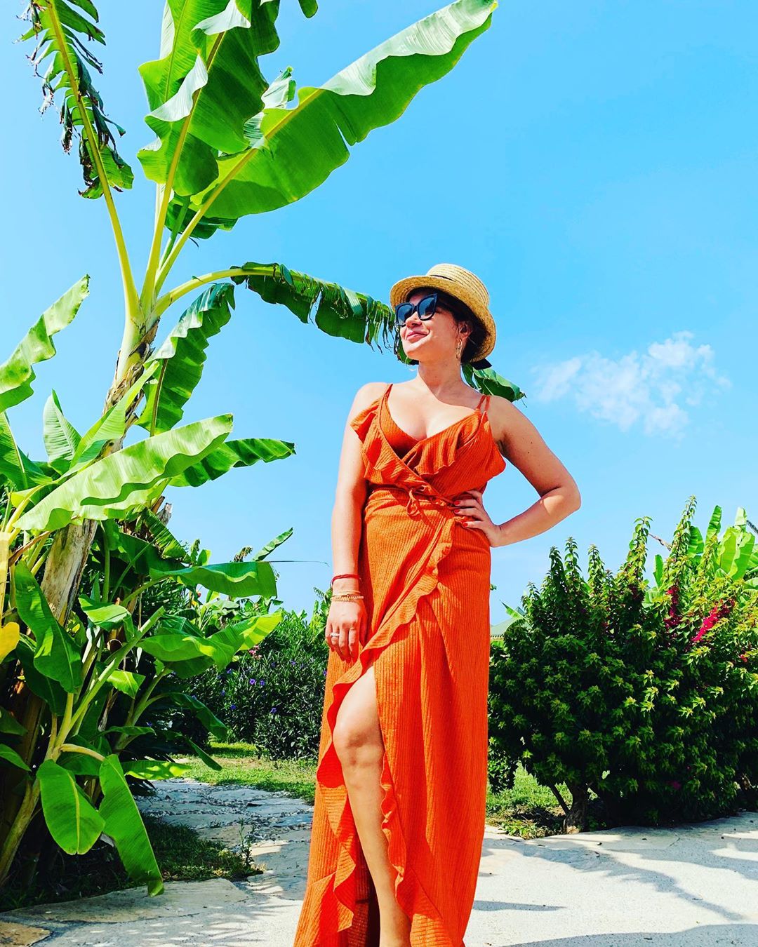 "Приятное с полезным": MONATIK с женой отправился в солечную Турцию