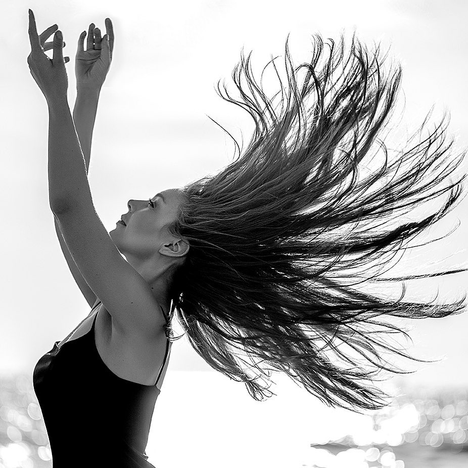 Грация кошки: утонченная Тина Кароль покорила пляжной эстетикой