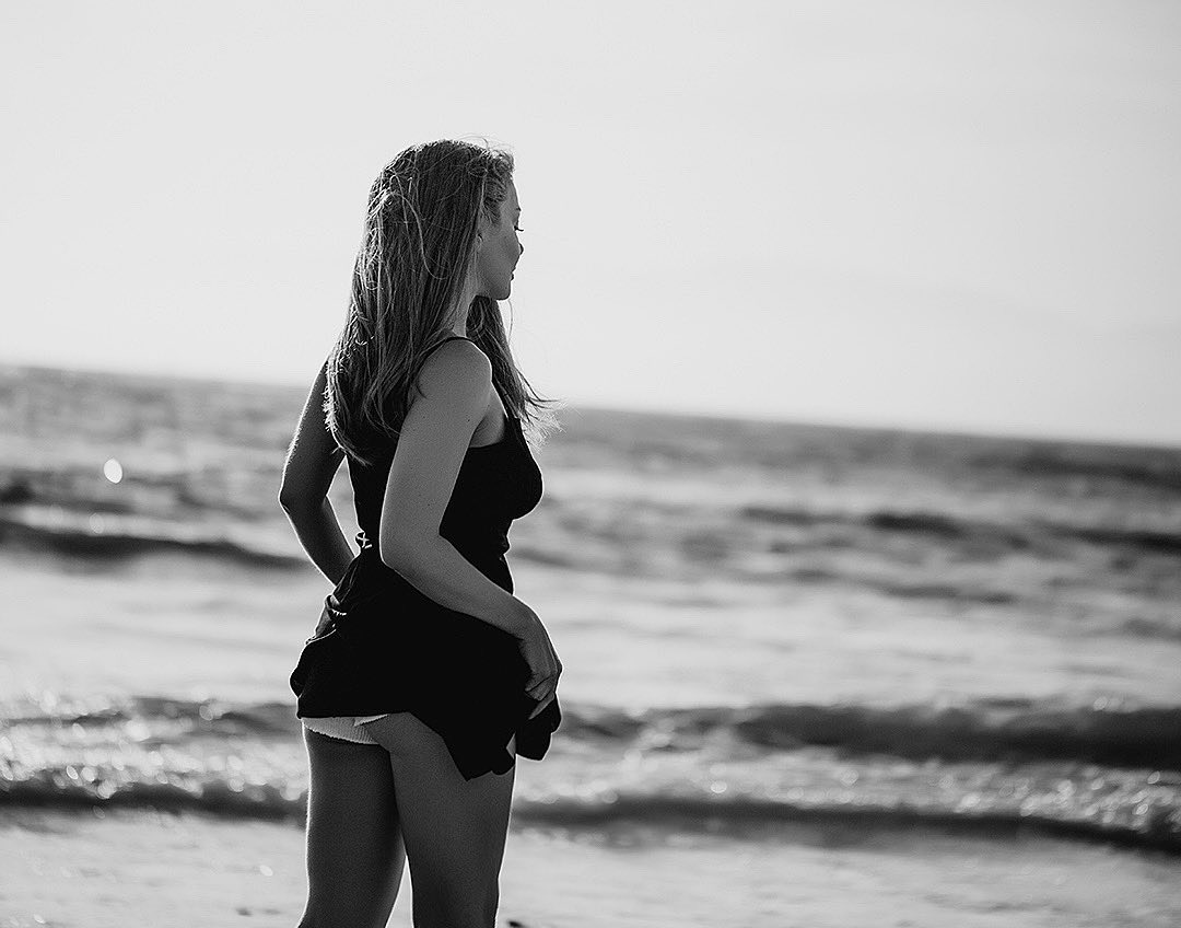 Вишукана спокуса: Тіна Кароль полонила чуттєвим пляжним відео біля океану