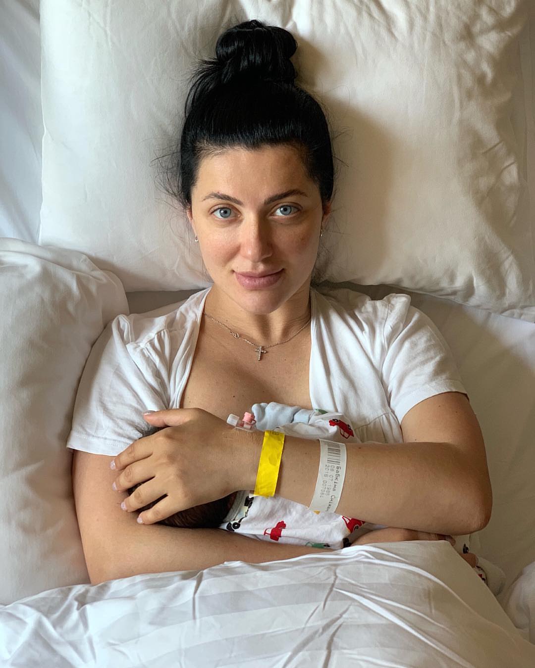 "Прямо світіться!" Сніжана Бабкіна зворушила фото з сином на руках