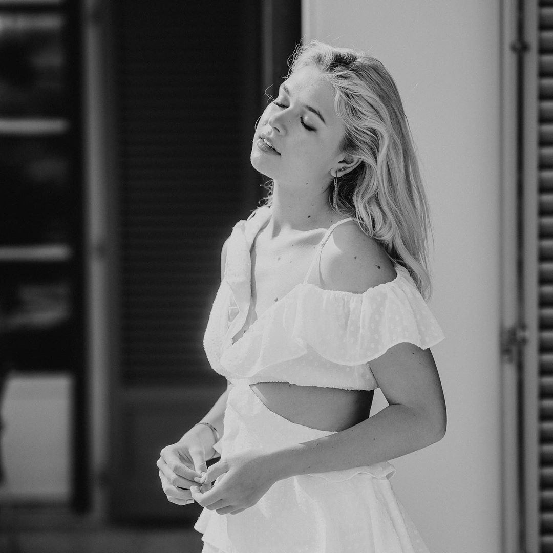 "Який красивий!" Дочка Брежнєвої вперше показала бойфренда на романтичному фото