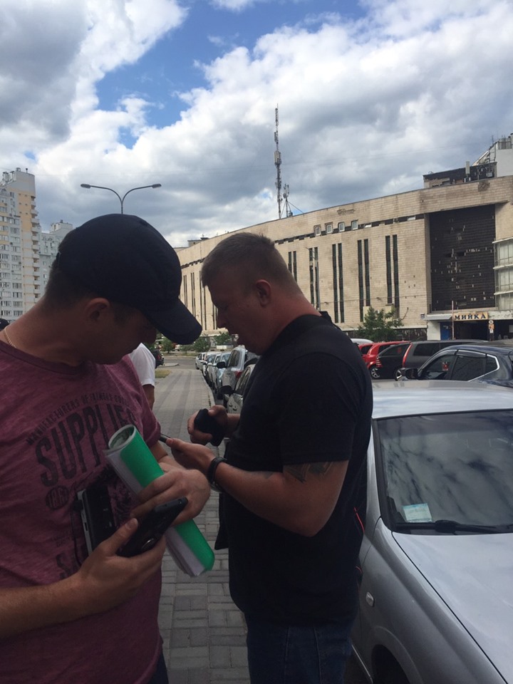 В Киеве молодую семью бандиты выбросили из квартиры: полиция разводит руками
