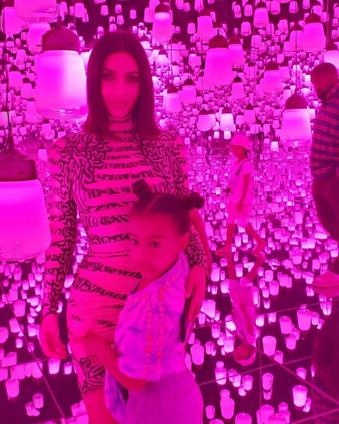 Сімейна ідилія: Кім Кардашьян вирушили з чоловіком і донькою в Токіо