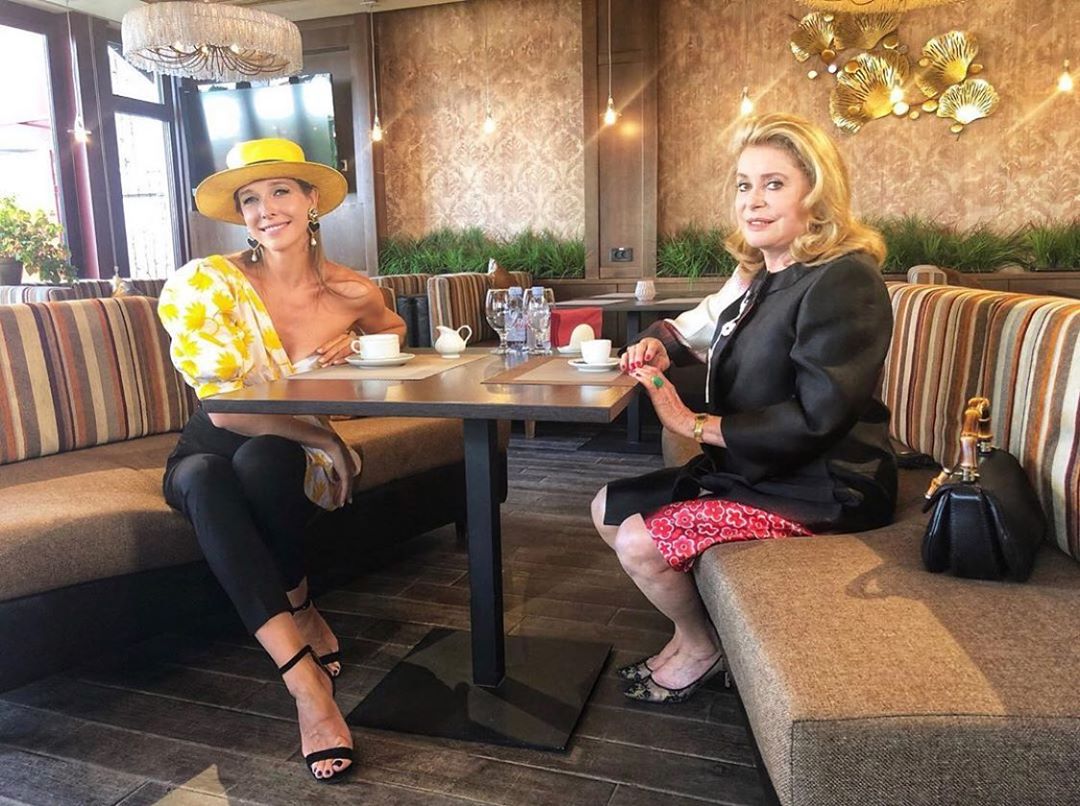 Настоящая красота! Осадчая заинтриговала фото со всемирно известной легендой кино