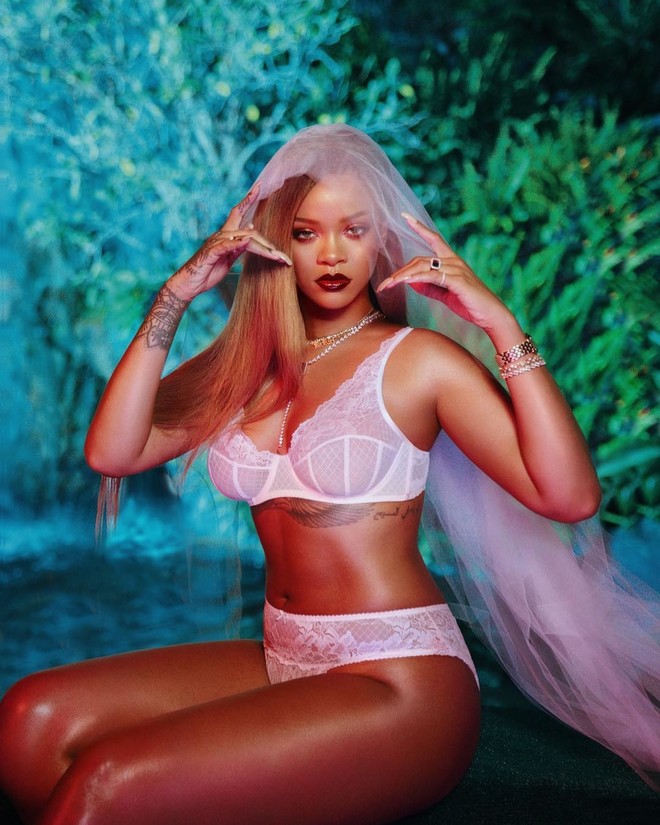 Ріанна в образі нареченої позувала в нижній білизні