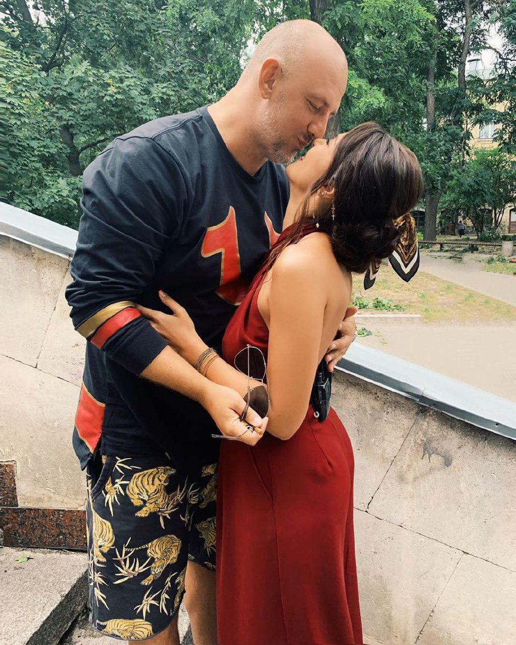 Так соскучился по Насте, что бросается на чужих женщин: Потапа обвинили в неверности