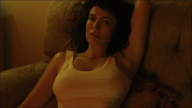 Зверь и красавица: Даша Астафьева показала свой "Основной инстинкт" в провокационном видео