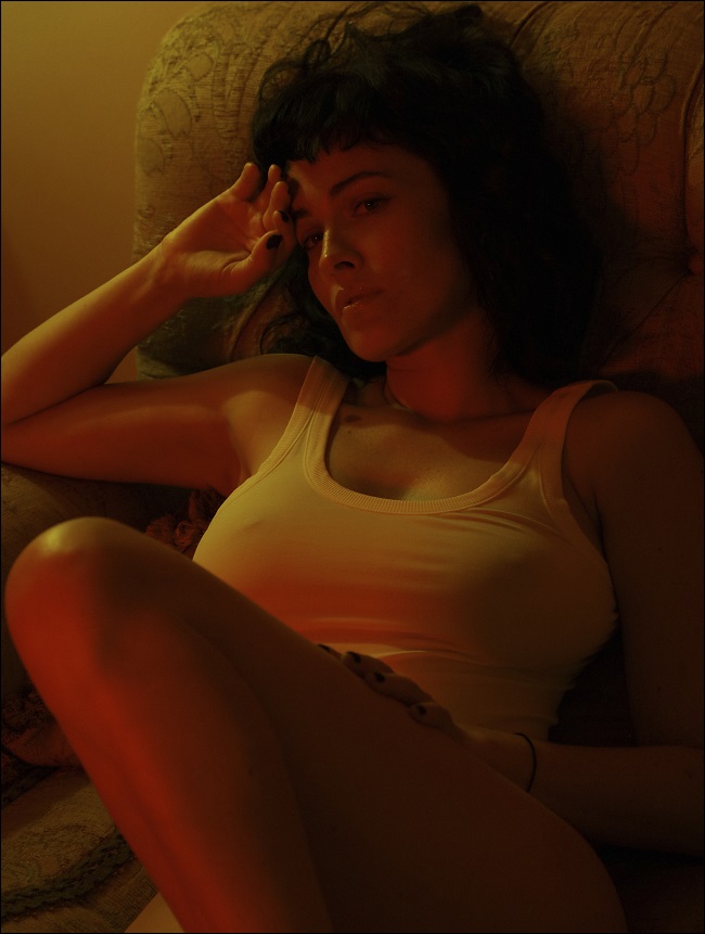 Зверь и красавица: Даша Астафьева показала свой "Основной инстинкт" в провокационном видео