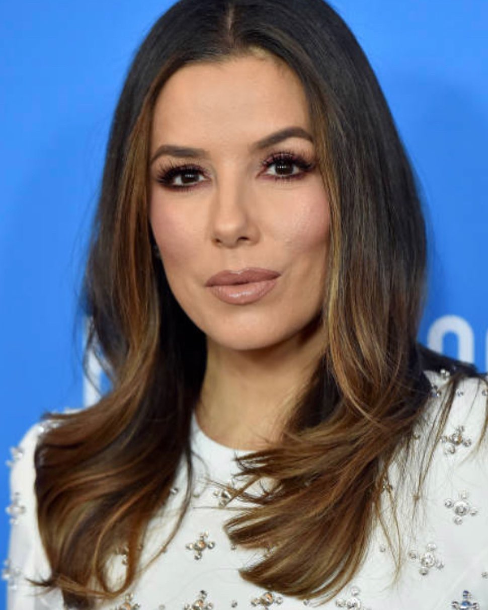 Женщина-мечта: Ева Лонгория восхищает стройными ногами в роскошном платье