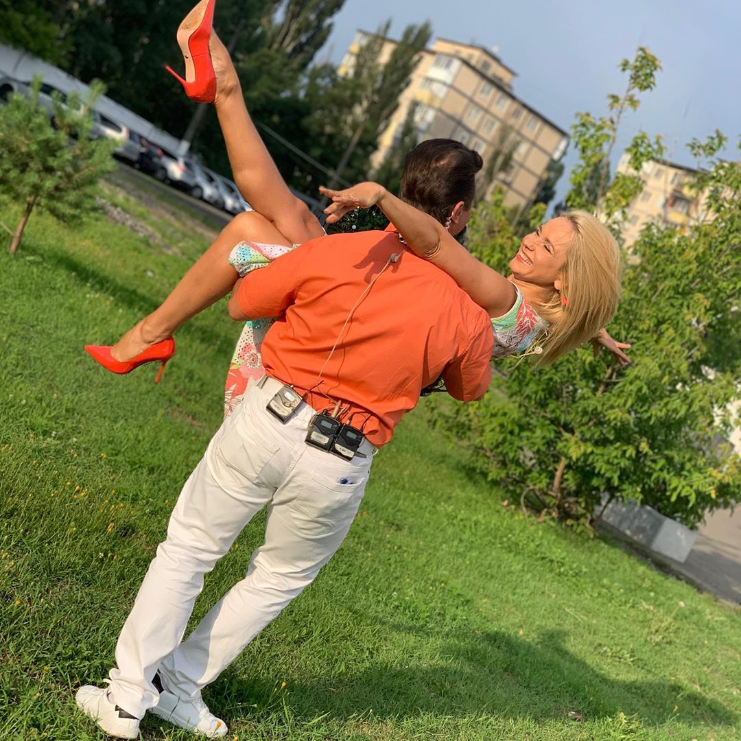 "Буває раз у житті": Лілія Ребрик зачарувала романтикою з чоловіком прямо на роботі