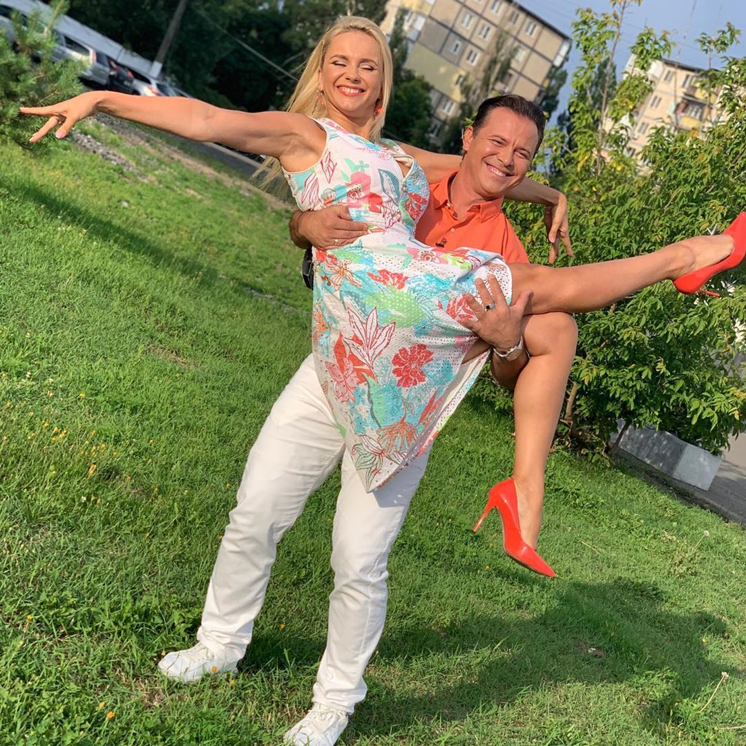 "Буває раз у житті": Лілія Ребрик зачарувала романтикою з чоловіком прямо на роботі