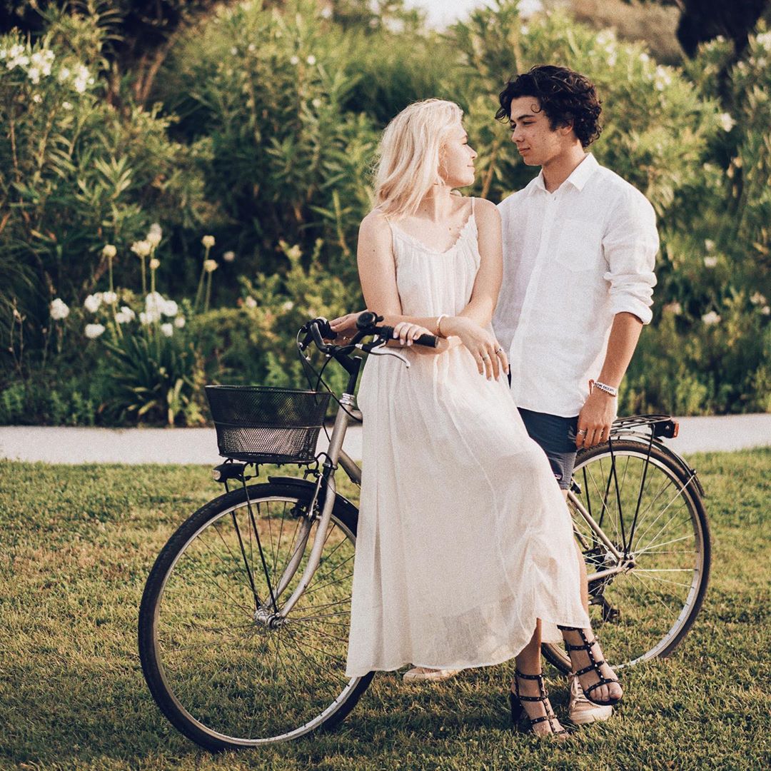 "Який красивий!" Дочка Брежнєвої вперше показала бойфренда на романтичному фото