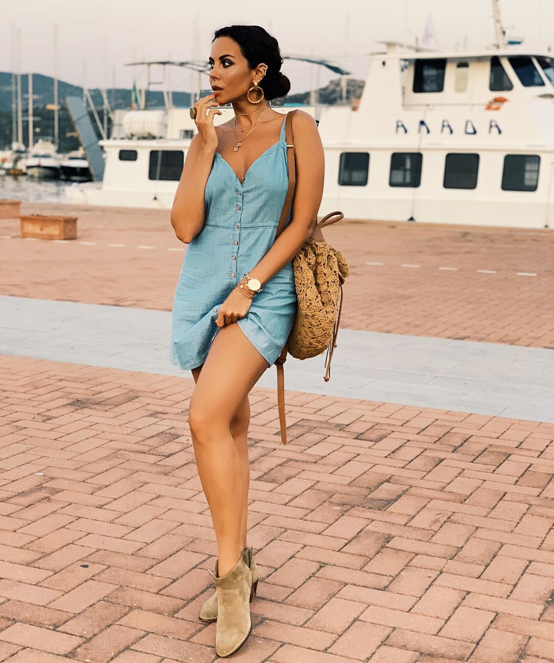 "Схожа на Клеопатру": пекуча Каменських захопила ефектним образом на Сардинії