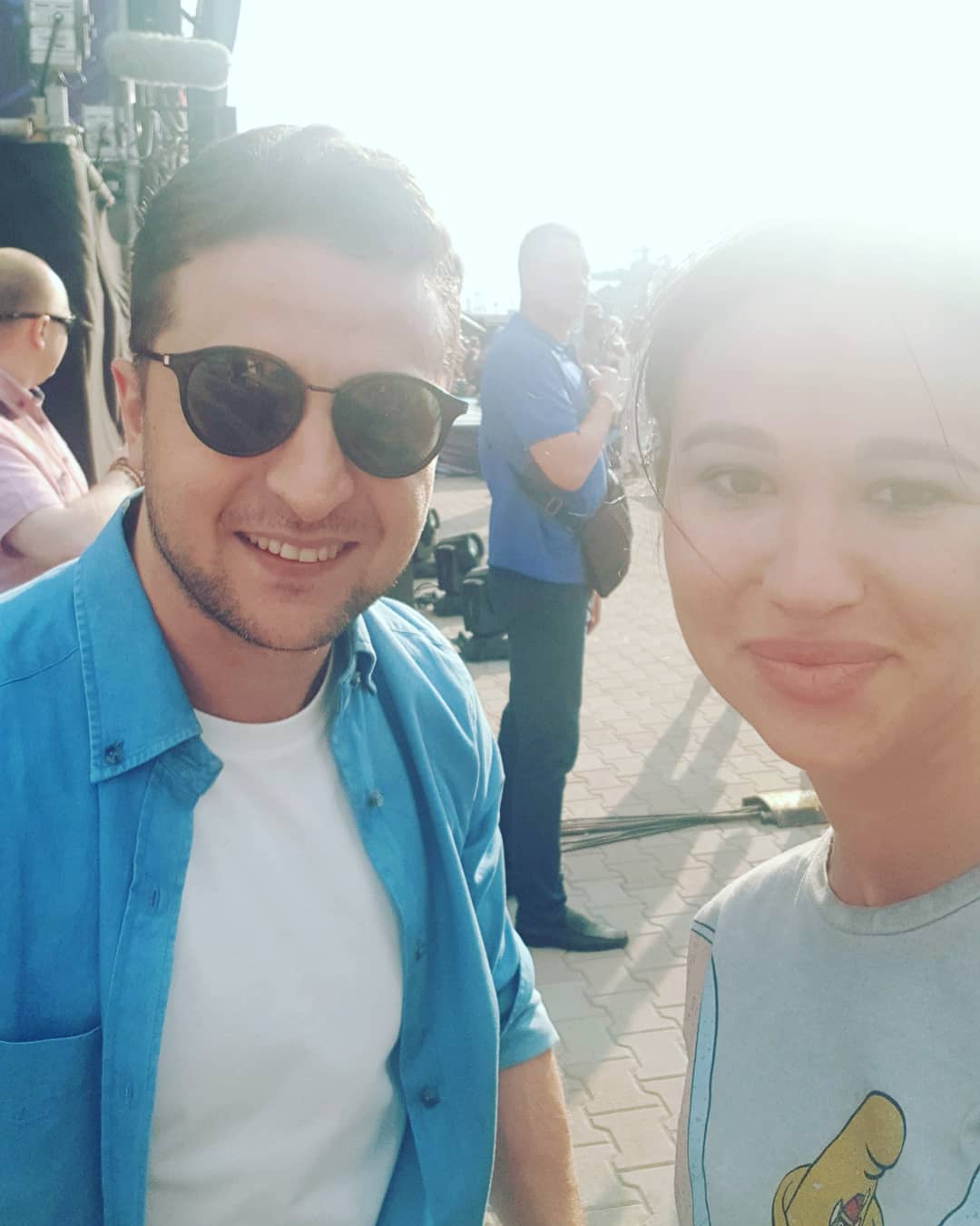 Зеленський в чорних окулярах прийшов на "Лігу сміху": з'явилися фото