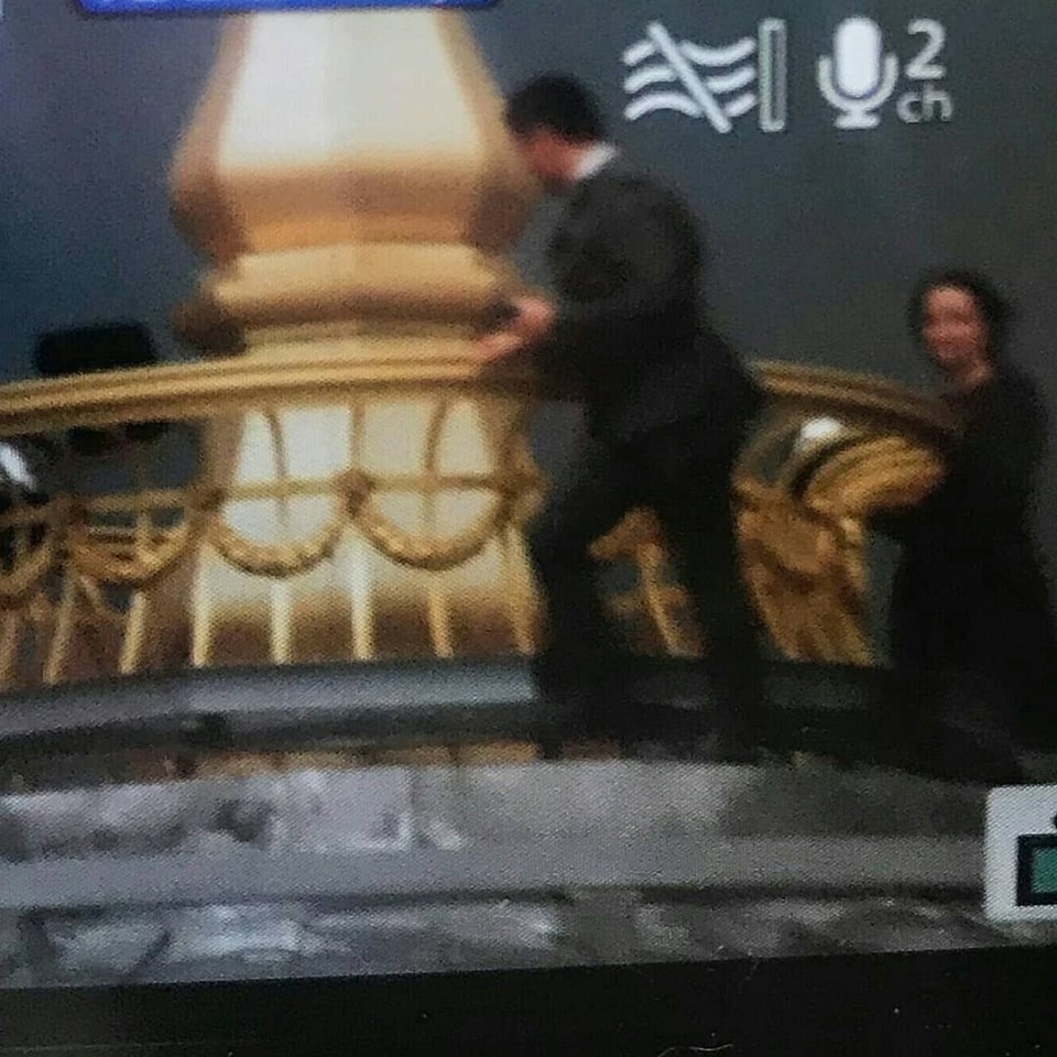 Романтик на даху Ради: стало відомо ім'я чоловіка