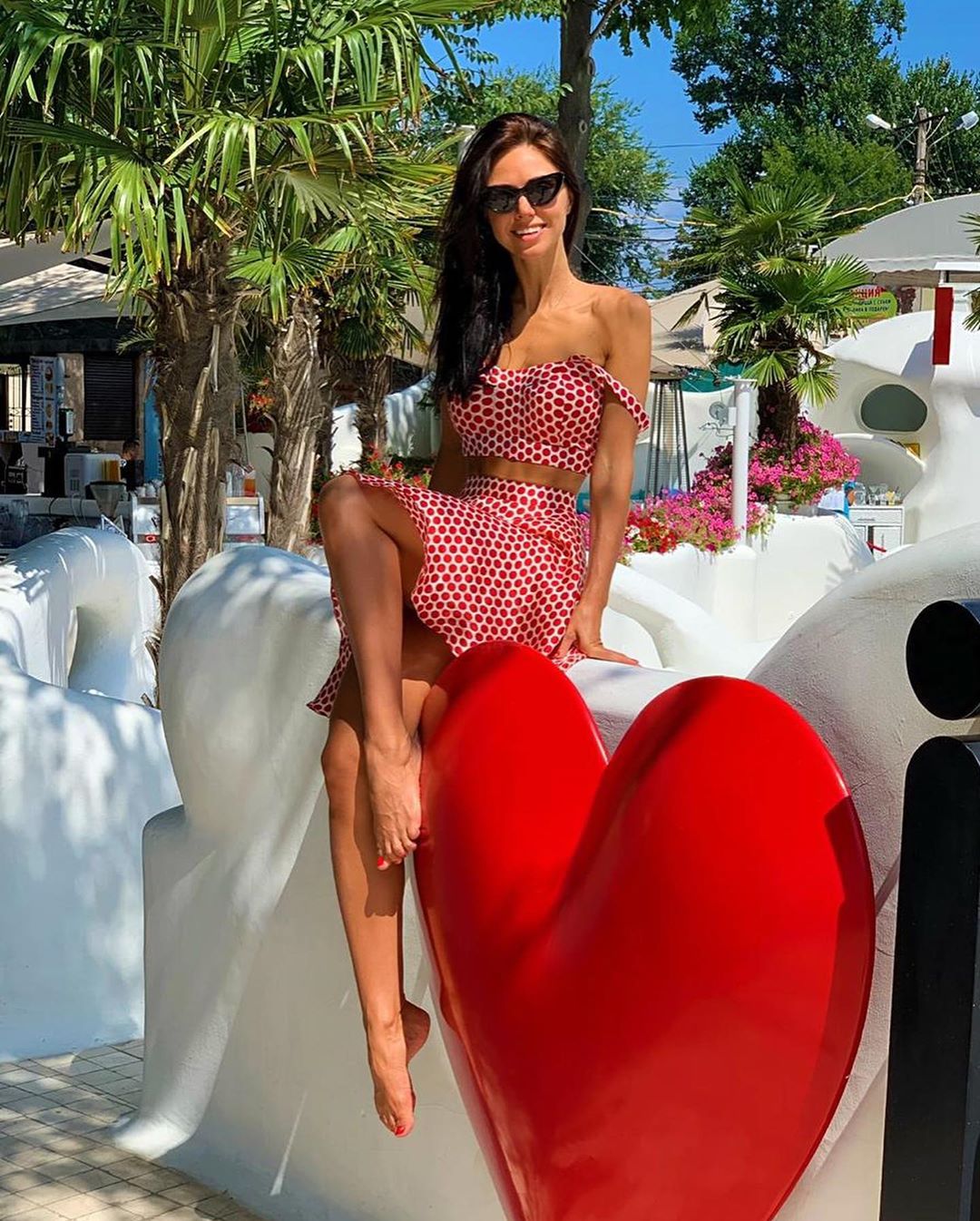 "Яскравіше голлівудської зірки": Віка з НеАнгелів в купальнику прокотилося по Одесі на самокаті