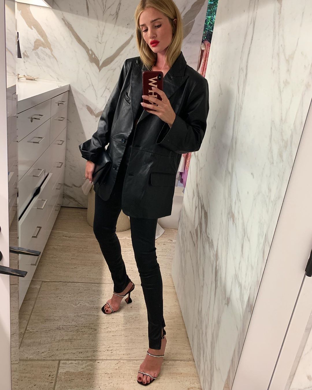 Уроки стилю: Роузі Хантінгтон-Уайтлі показала, як носити трендові речі сезону