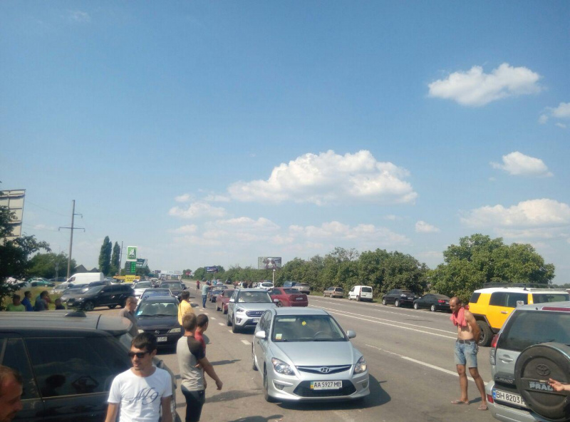 В Одесской области протестующие частично перекрыли трассу
