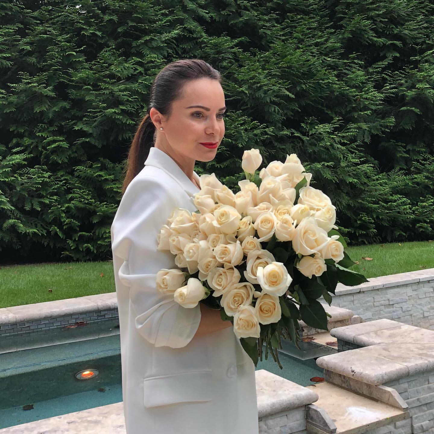 Вся в білому і з квітами: Лілія Подкопаєва розбурхала мережа натхненним зверненням