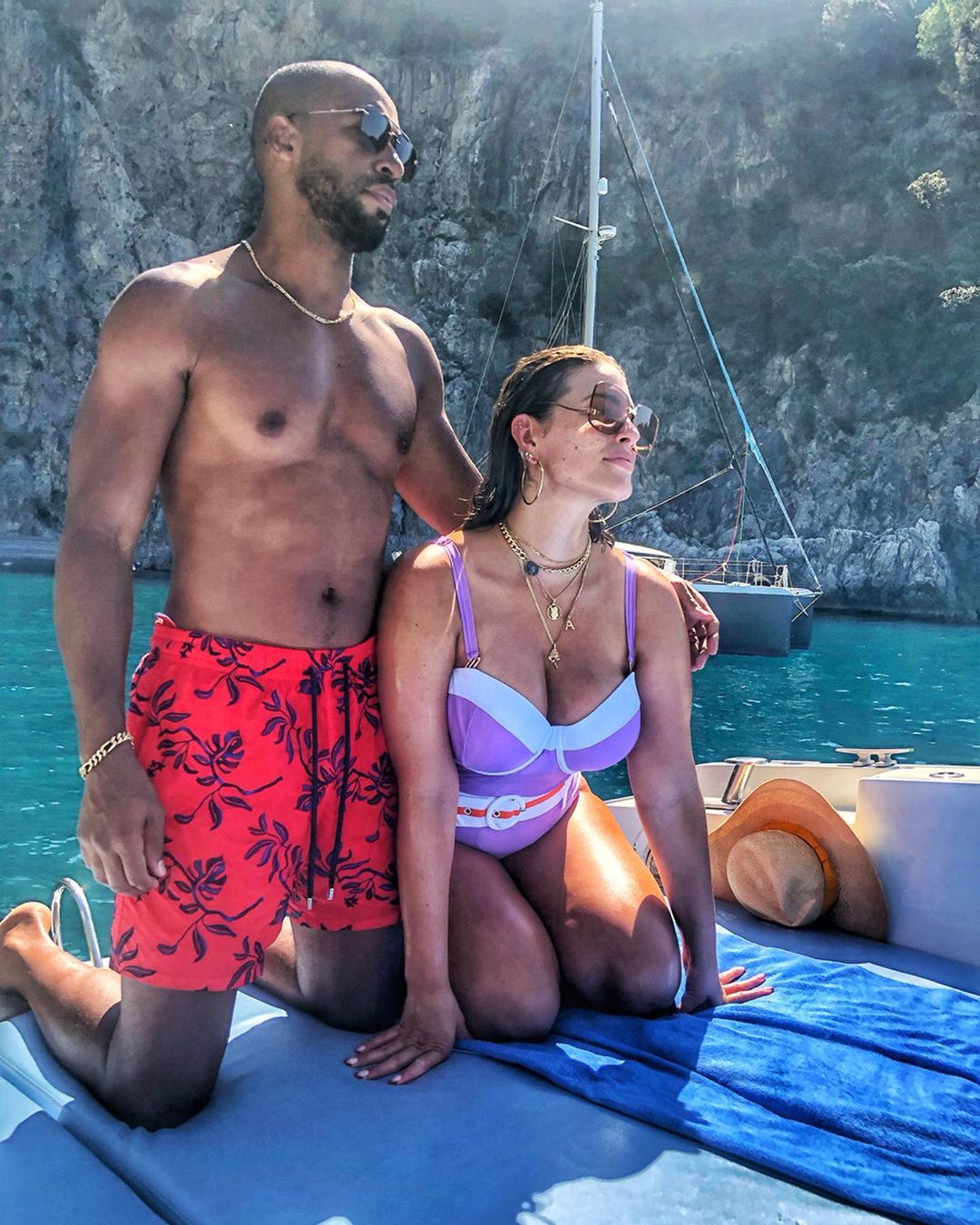 Пышнотелая Эшли Грэм засыпала сеть "горячими" фото с отдыха в Италии