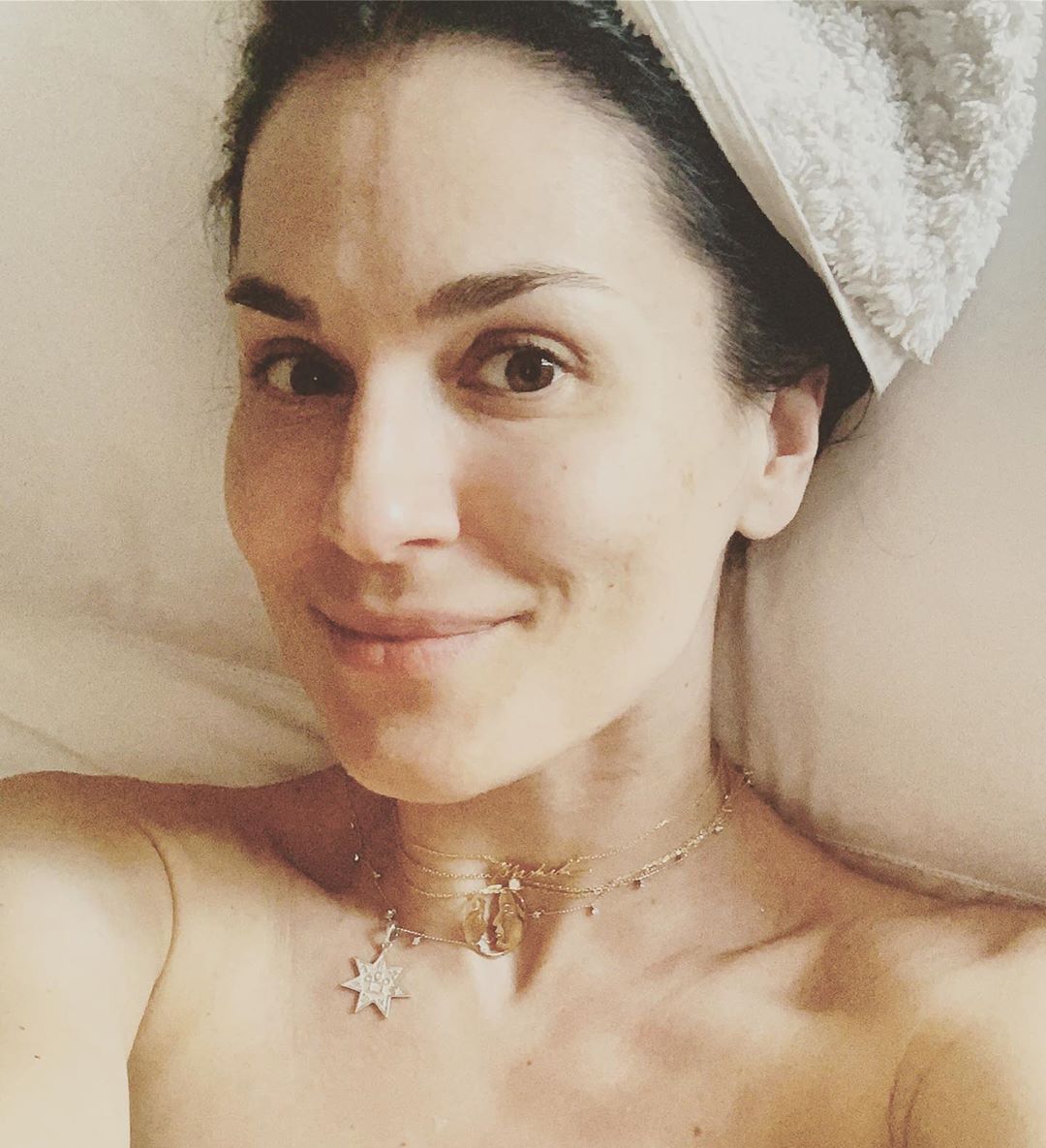 "Селфи натур": Маша Ефросинина без косметики взбудоражила сеть жалобами