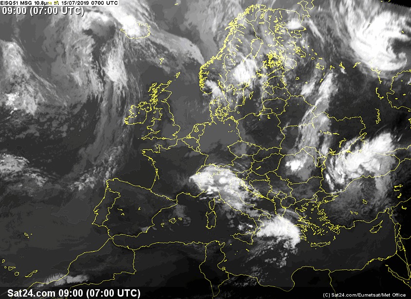 Украина находится в зоне атмосферных фронтов