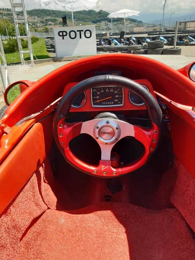 "Запорожець" перетворили на болід Ferrari і виставили на продаж: фото "монстра"